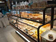 面包甜点陈列柜-罗莎蛋糕(魔法师司门口店)