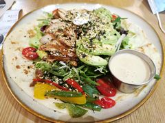 照烧鸡肉配牛油果拉法沙拉-HELLO 27 意面·沙拉·帕尼尼