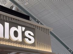 -麦当劳(深圳北站B2检票口楼上)