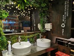 -龙巢盱眙龙虾·牛蛙·烧烤宵夜(八卦岭店)