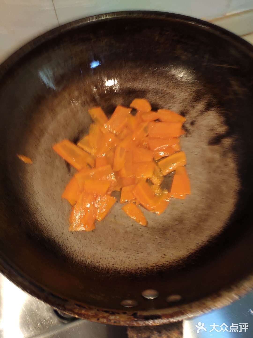 5分钟快手菜之花菜炒肉片。