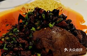 Cool Noodles Meet Cold Pig's Feet