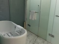 -上海滴水湖皇冠假日酒店