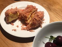 草莓味酥松小贝-鲍师傅糕点(江苏路店)