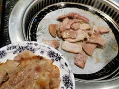 烤厚切黑香猪五花肉-烤路里·韩国品质自助烤肉(石路天虹4号店)