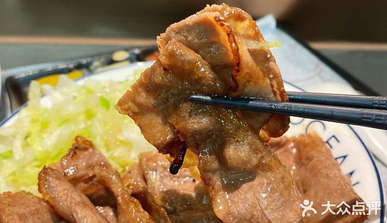 没想到专卖鳗鱼饭的店，连烤肉饭都这么美味[调皮]