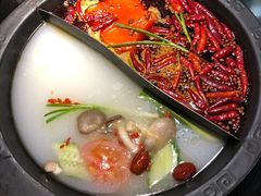 骨汤鸳鸯锅-川中故事·成都老火锅(东书房店)