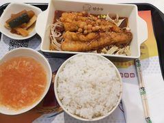 香辣无骨烤鱼饭-鲲少爷烤鱼饭.螺蛳粉·清真(爱琴海店)