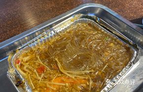 Grilled Seafood with Rice Noodles