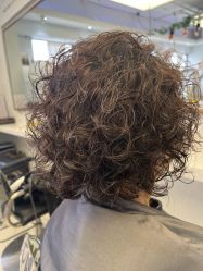 -镁连社·美联社