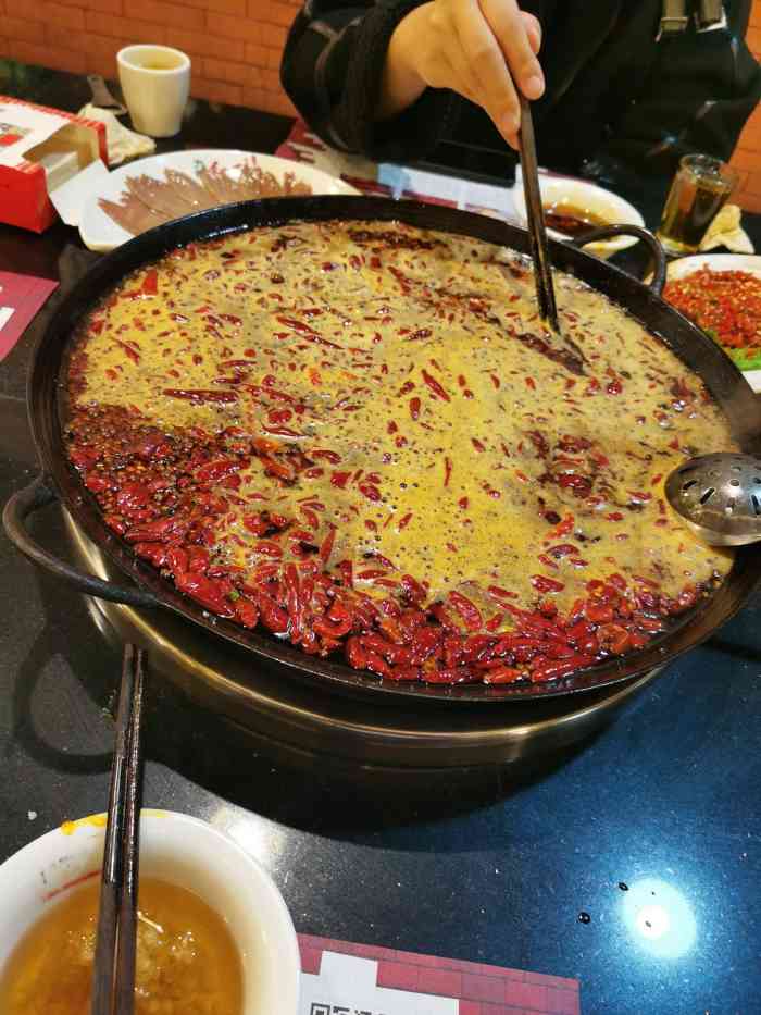 九街红砖火锅(九街总店)-"【位置】九街,也就是观音桥北城天街往上面.