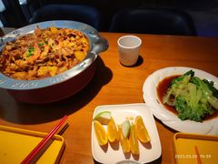 -钳小厨疯味1987肉蟹煲(美一城广场店)