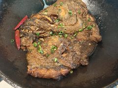 锅烧深海碟鱼头-大份-开海·红岛海鲜虾水饺(石老人店)