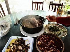 -土砂锅生态山庄·非遗砂锅雅鱼