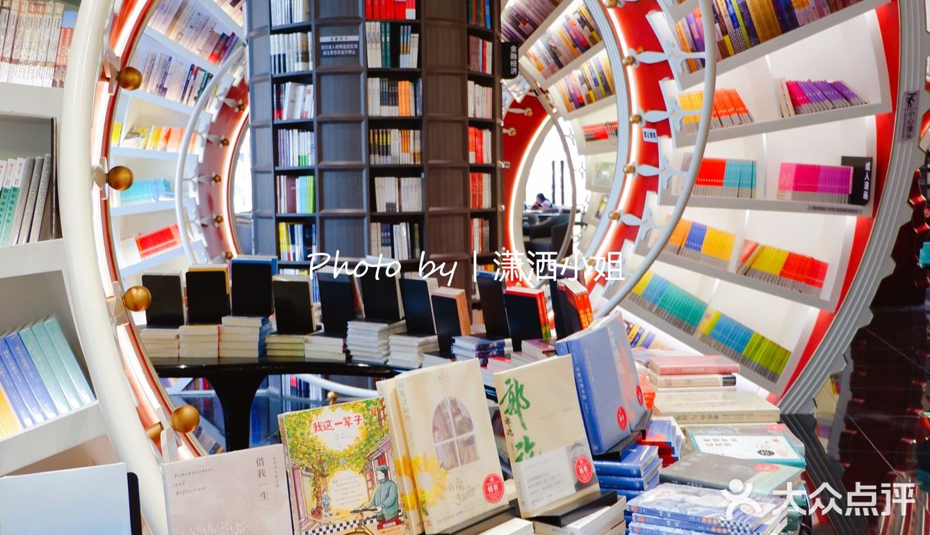 深圳梦幻时空齿轮版钟书阁📚，真的值得打卡吗？