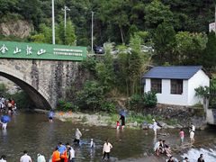 -安吉龙王山峡谷漂流