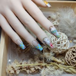 -花岐款式专研健康美甲沙龙