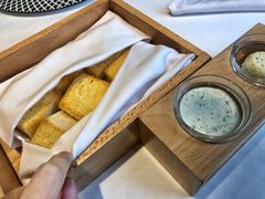 餐前面包配松露黄油与蒜香乳酪酱-王品牛排(帝壹城店)