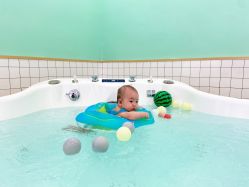 -Pony Baby宝尼婴幼儿游泳SPA馆