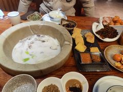 -滇香肴·云南菜蒸汽石锅鱼(云南北路店)