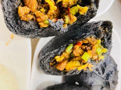 特色黑金包-李与白包子铺(桐梓林店)
