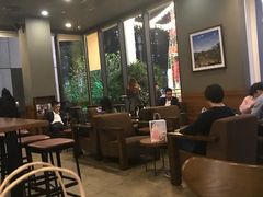 大堂-星巴克臻选(深圳龙华红山天虹店)