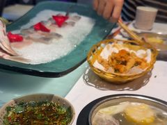 -泓炙颐凤鲜海鲜火锅料理(桐乡店)