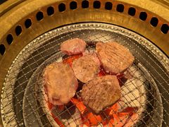 -山川小町·极番烧肉(新地假日广场店)