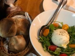 奶油马苏里拉奶酪芝麻菜色拉-La Tavernetta(Bar à Vin)(乌鲁木齐路店)