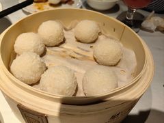 -河畔春天时尚餐厅