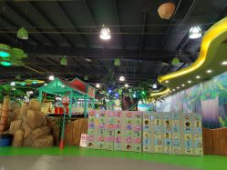 -维佳童话镇演出现场(徐东店)