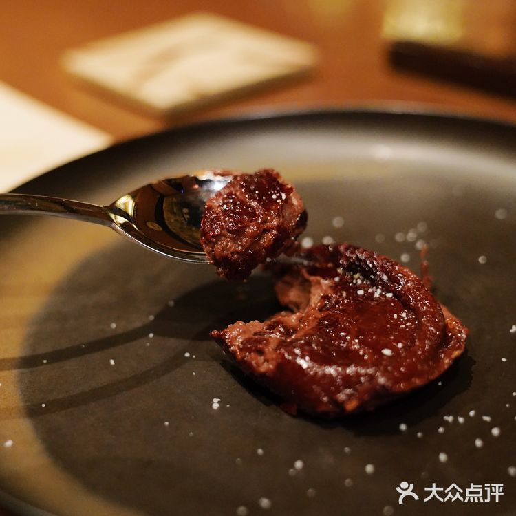 搭配煎蛋造型的迷迭香和芒果酱 萌!