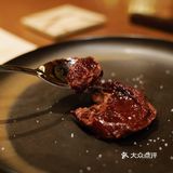 搭配煎蛋造型的迷迭香和芒果酱 萌！