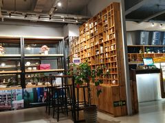 -LEO CAFE