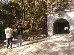 虔诚的念经人-九华山公园