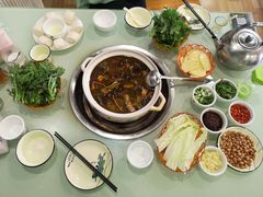 -杨记山珍鸡煲菌汤锅