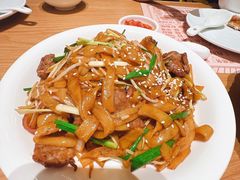 干炒牛河-顺风汤馆·广府粤菜(江宸天街店)
