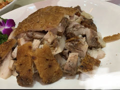 鸿运乳猪拼盘-麒麟山景大酒店岭南汇海鲜酒家(沙井店)