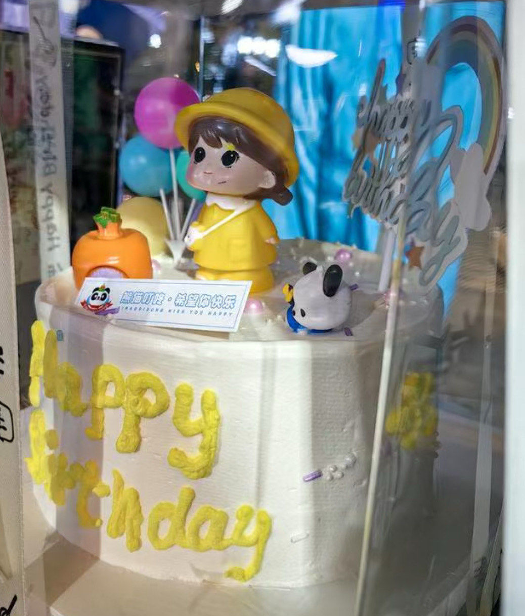 永远拥有孩子般单纯的快乐ps:小熊猫的表演很给力,开心加倍[愉快]