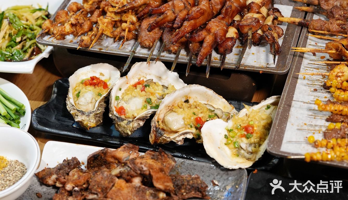 这家东北烧烤店真的太正宗,人气好高
