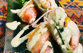 Mango and Crab Salad Spring Rolls