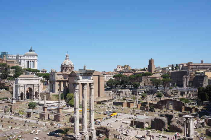 恺撒广场-"罗马不是一天毁灭的,所以这个感觉就是在废.