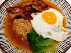 叉烧煎蛋出前一丁-龙记香港茶餐厅(久光百货店)