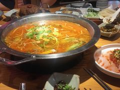 -野山舂·贵州现舂酸汤火锅(鸿通城店)