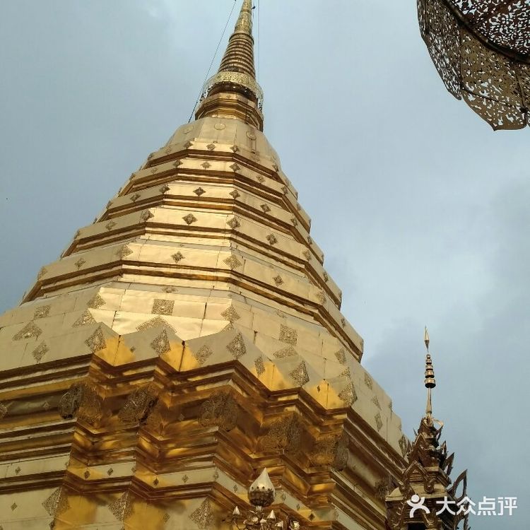 双龙寺在素贴山上面，在清迈的近郊，从清迈北门叫双条车