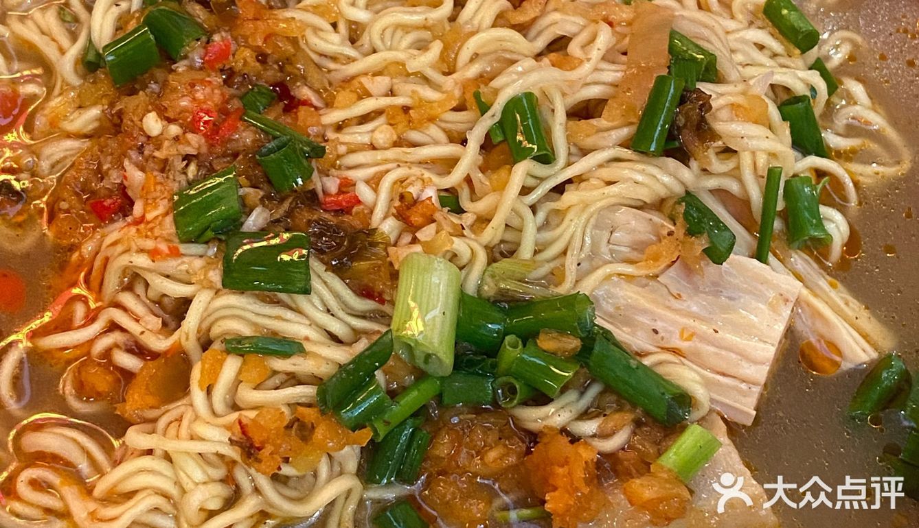 小巷子里宝藏小店铺湖南麻辣烫
