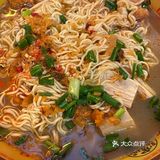 小巷子里宝藏小店铺湖南麻辣烫
