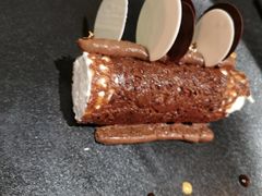 巧克力夹心及榛子味果仁奶油-AZUL by FUEL蓝色·法式酒馆(琶醍店)