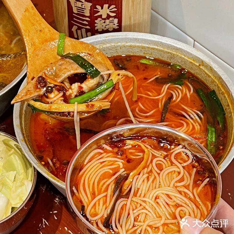 不用羡慕成都重庆!上海也有曾三仙米线了!