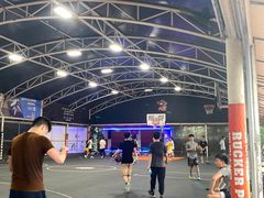 -洛克公园·篮球·足球·羽毛球(莘庄店)